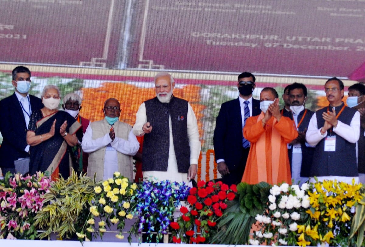 UP Mission 2022 Modi Yogi set agenda of development for BJP will fight elections on development