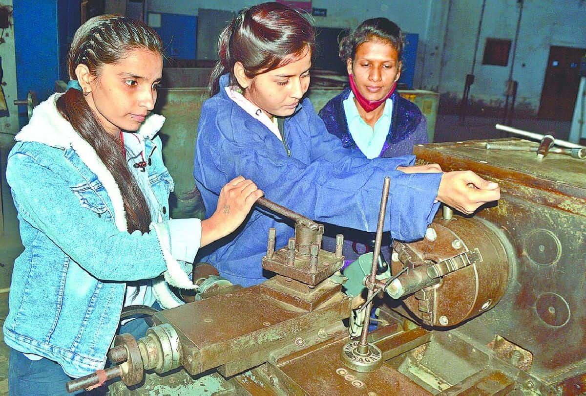Girls Admissions In Technical Courses For Career In ITI Agra
