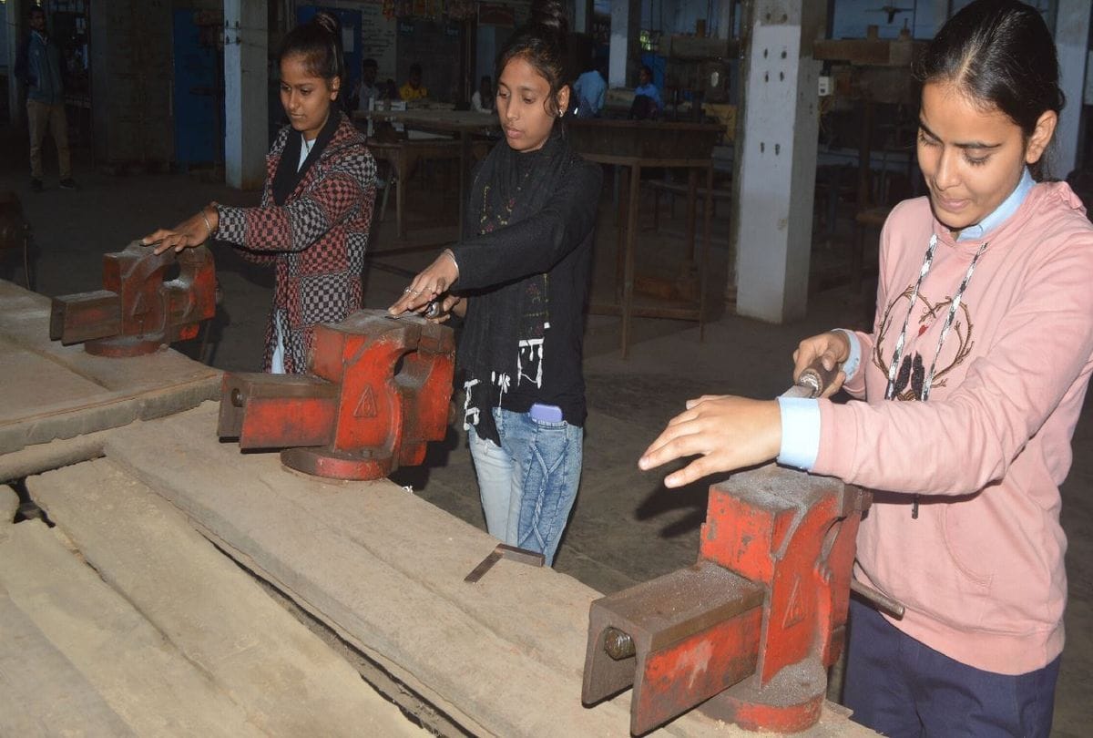 Girls Admissions In Technical Courses For Career In ITI Agra