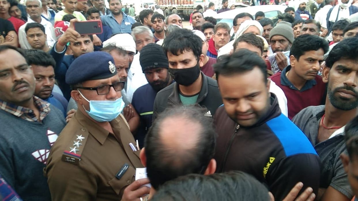 Angry family members blocked the road due to the death of the woman
