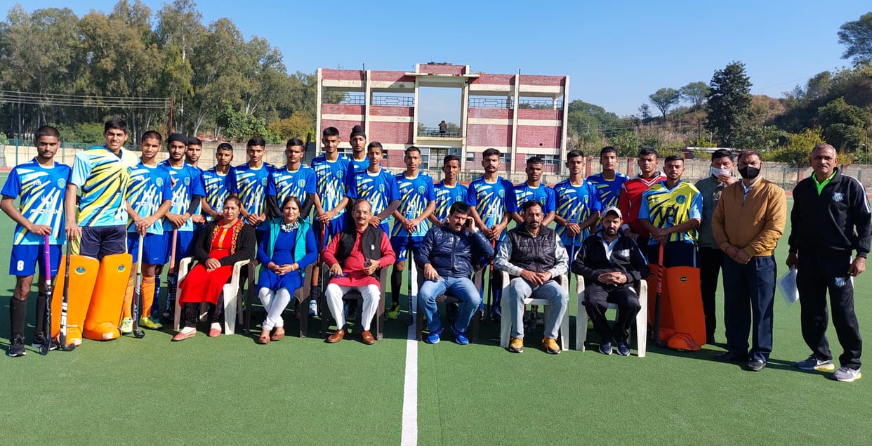 State teams leave for national hockey games
