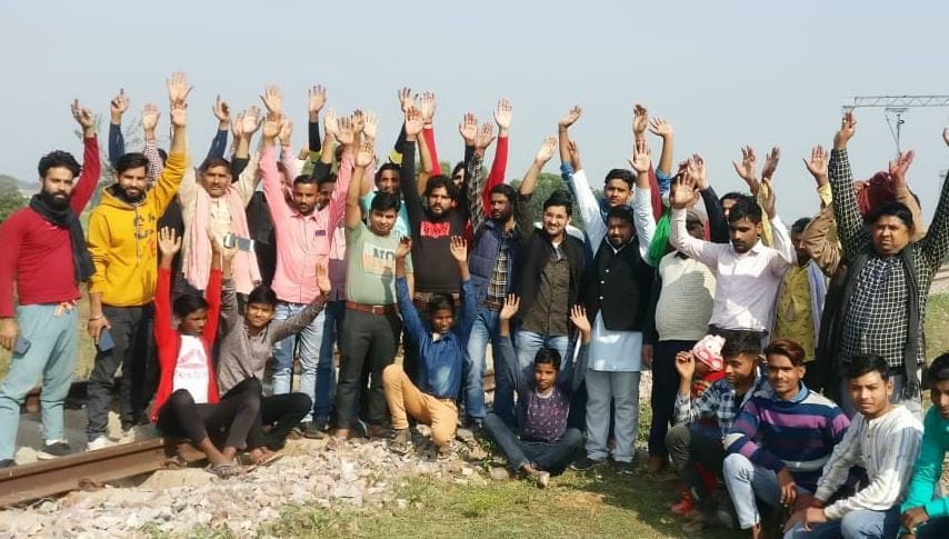 Demonstration for beautification of Basundhara railway station