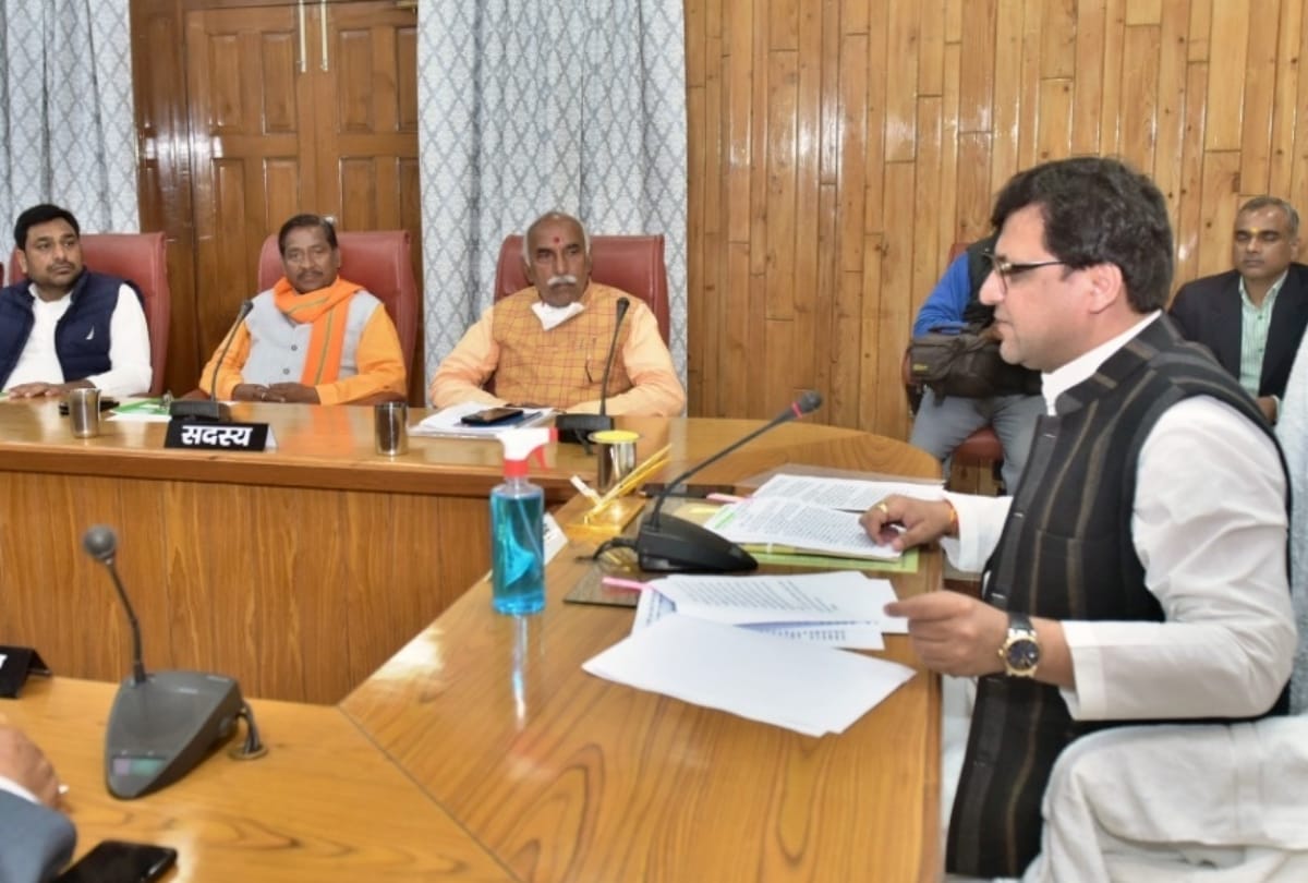 UP: Deputy Speaker of the Assembly said, committee members can make the government system accountable by keeping their point in dignity