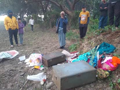 Seven lakh rupees including cash, jewelry stolen by breaking in