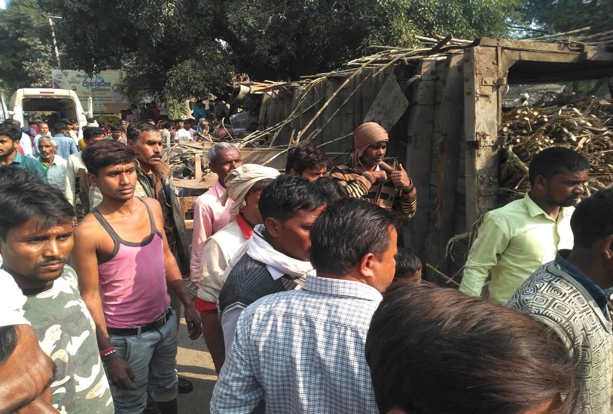 Shahjahanpur accident Truck loaded with sugarcane overturns two women killed