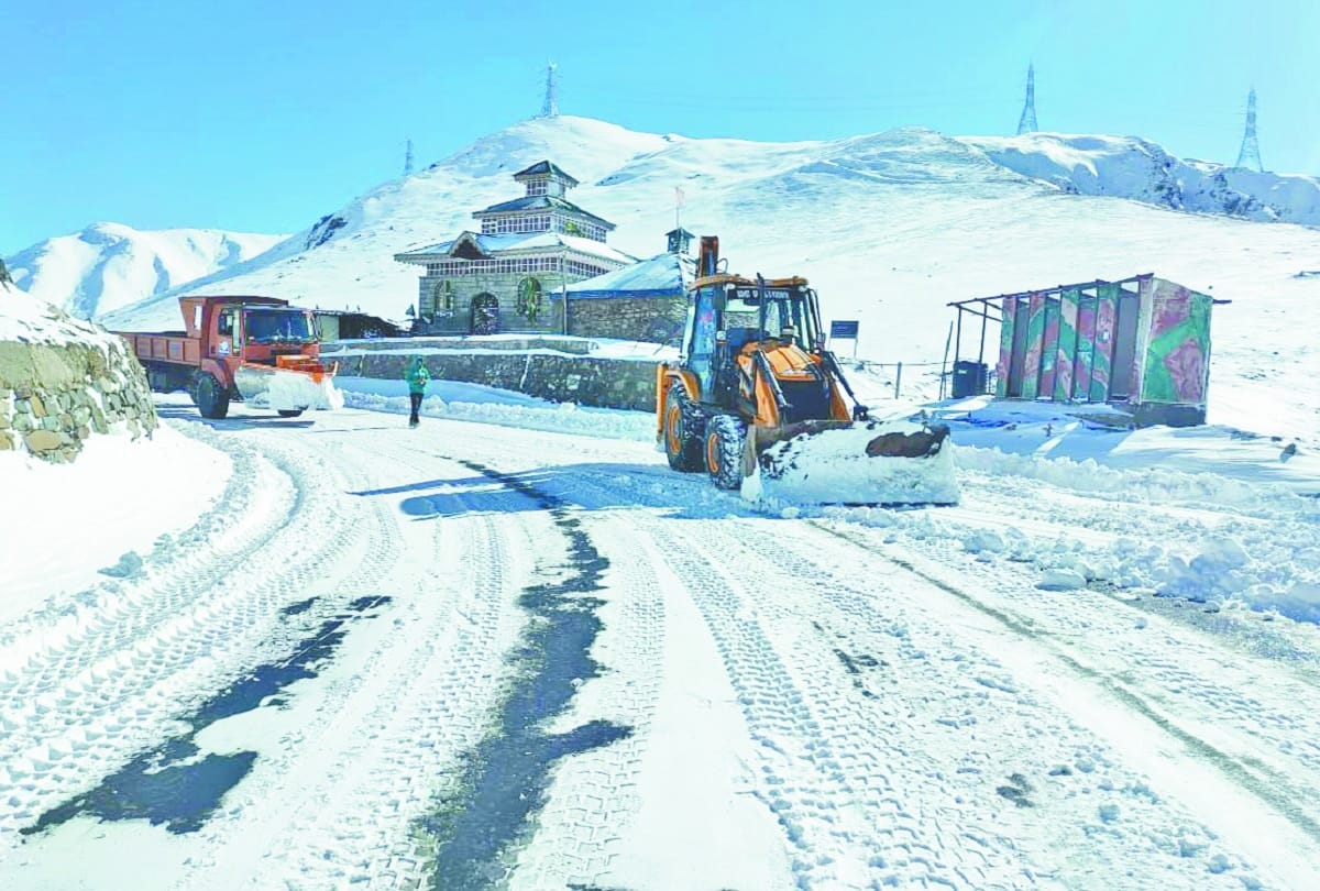 Mercury below zero in Kashmir, cold in Jammu too, tourists arrived in Gulmarg