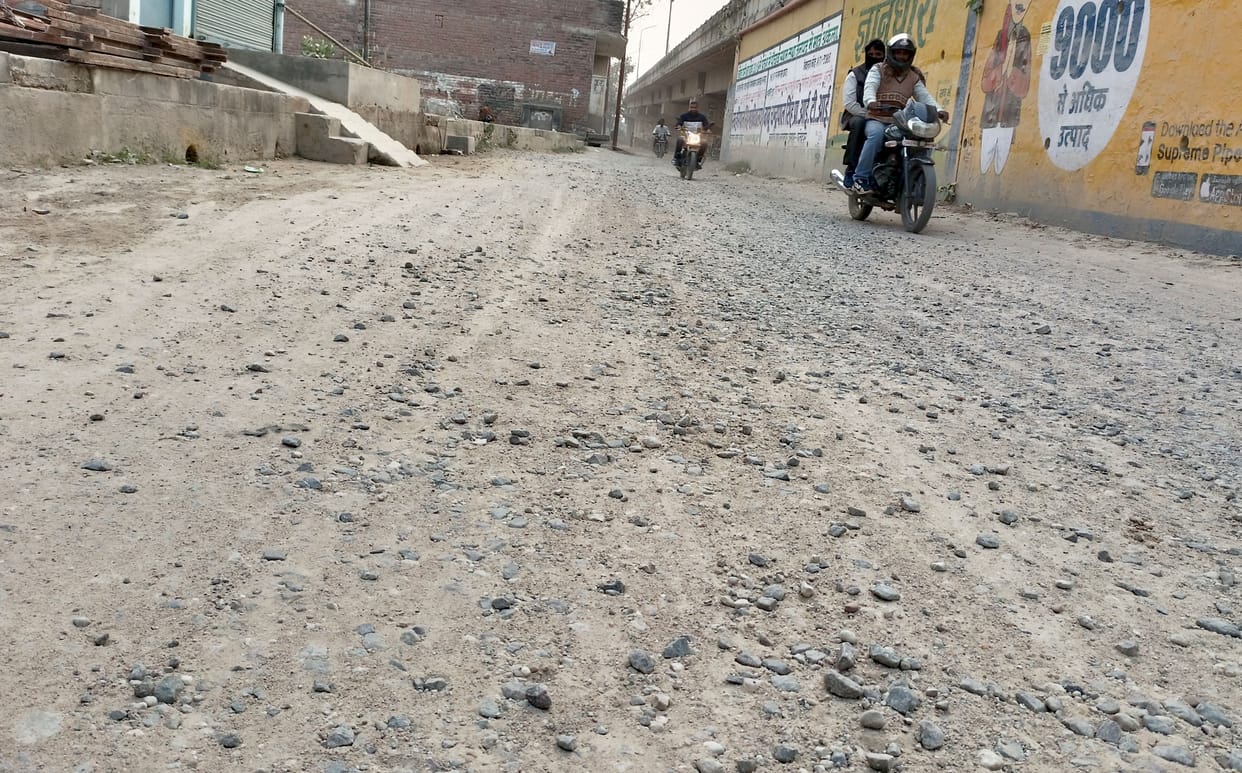 fathepur news,33 lakhs spent, eight roads of the city did not become pothole free