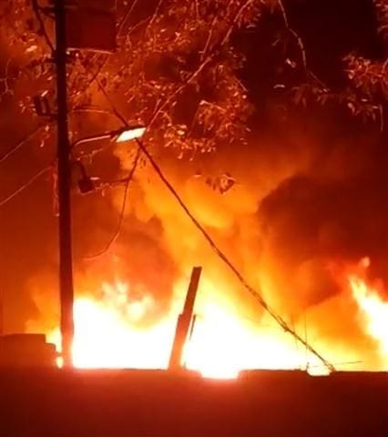 Hathras: Fire broke out in junk warehouse due to short-circuit, loss of lakhs
