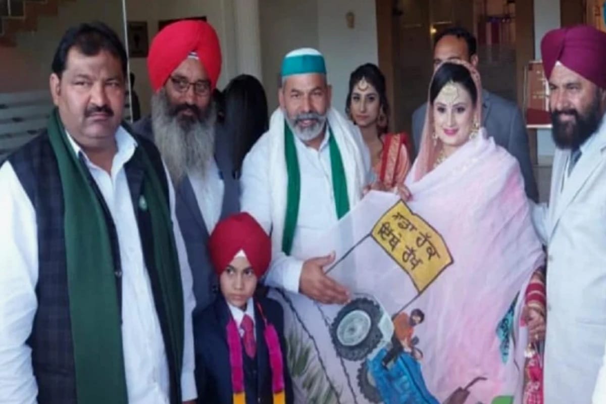 UP Election 2022: from Brides chunari to dance song wedding colored in politics, Netaji photo on wedding cards