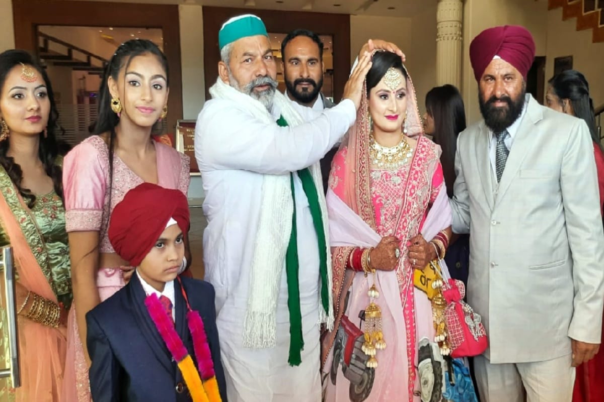 UP Election 2022: from Brides chunari to dance song wedding colored in politics, Netaji photo on wedding cards