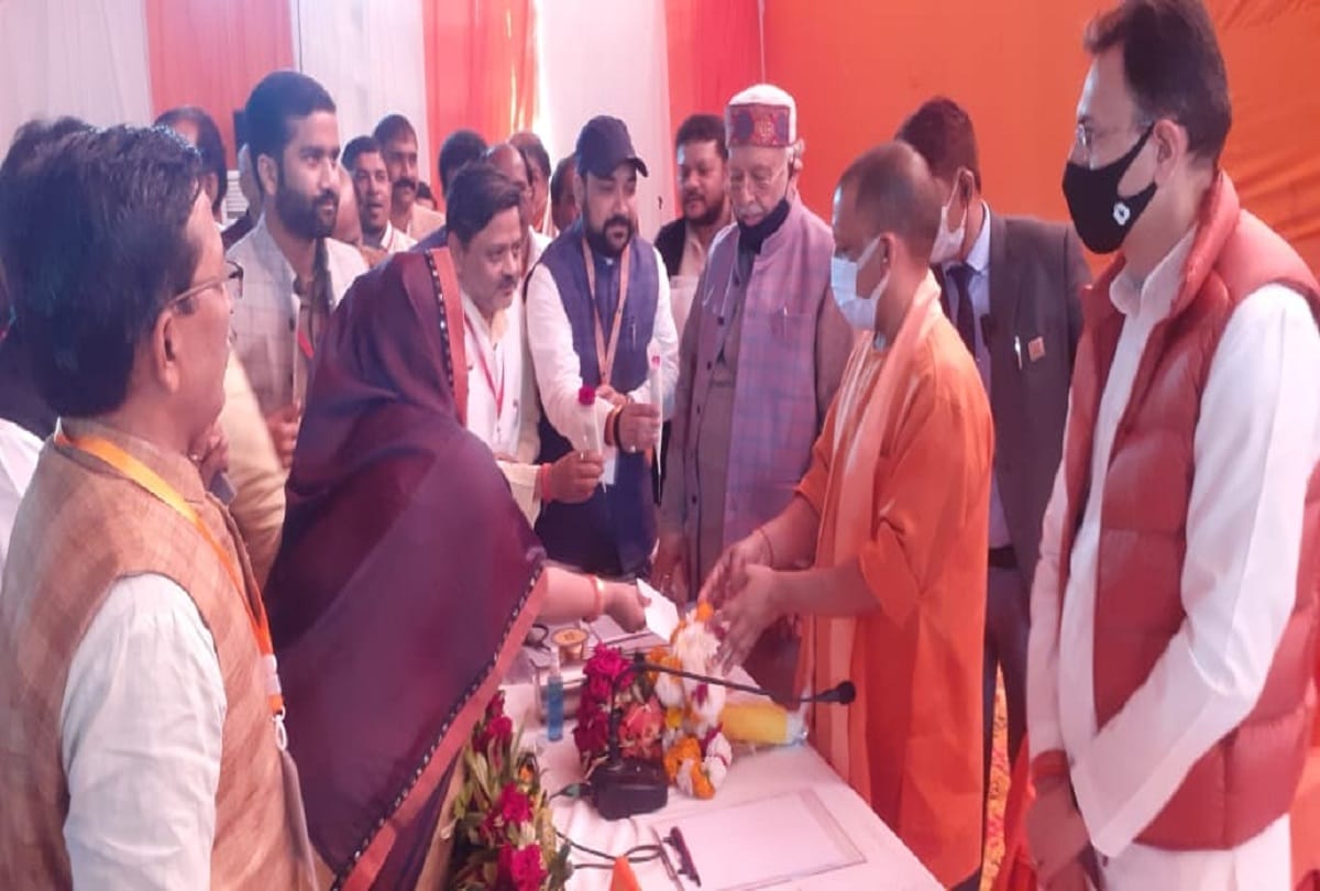 CM yogi adityanath examines preparations for PM Modi rally, review meeting with officials in Shahjahanpur