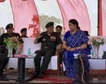 गौरीगंज : त्रिसुंडी स्थित सीआरपीएफ ग्रुप सेंटर में केंद्रीय मंत्री स्मृति ईरानी के साथ मंच पर मौ?