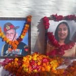 श्रद्धांजलि देने वालों की भीड़ उमड़ी
