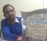सुपरफूड सप्लीमेंट की जानकारी देते जिला कार्यक्रम अधिकारी अरविंद कुमार। संवाद