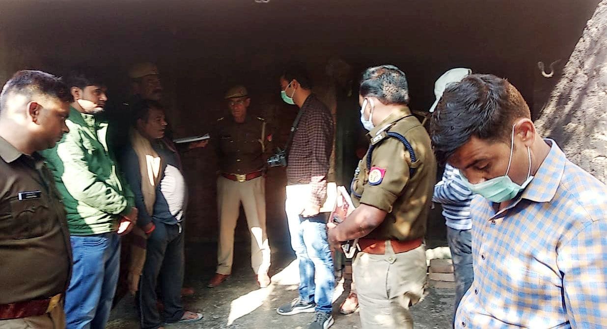 In Angoori village of Kanpur dehat, the villager was killed by attacking him with a silbatta and a knife.