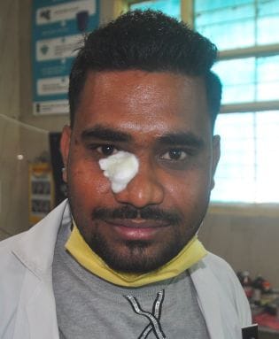 Flowmeter burst while administering oxygen to patient