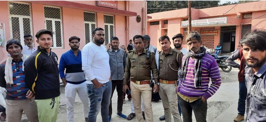Hathras: Old man was trampled by truck while crossing the divider, death