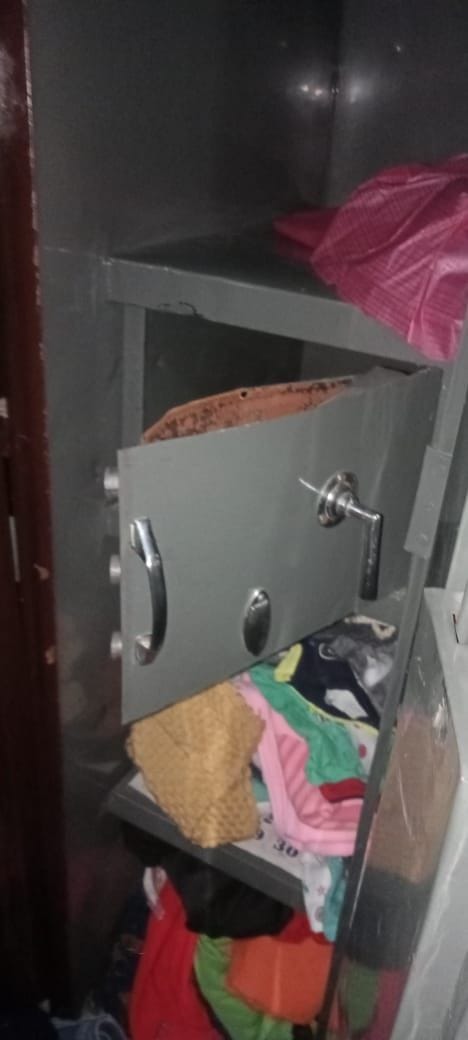 The family went to the wedding, thieves searched the house
