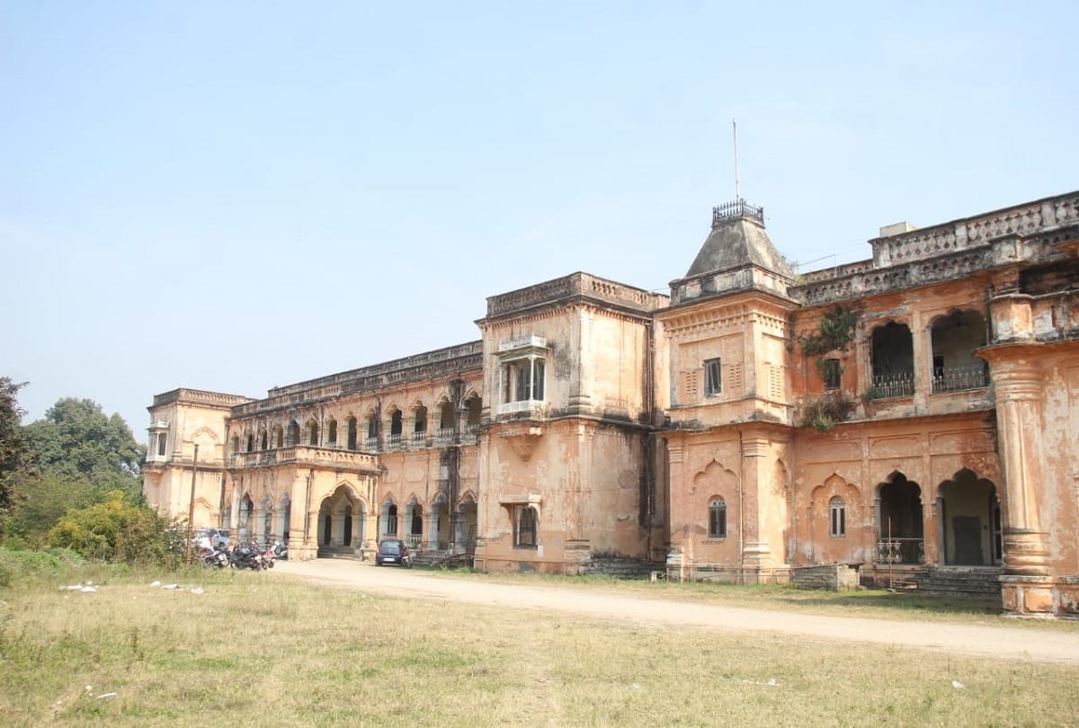 khasbagh palace is quite special claims to be the country first air-conditioned kothi