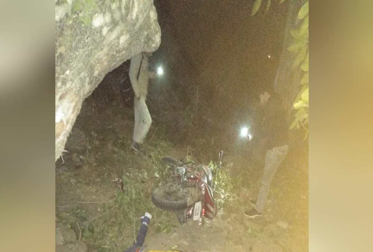 Accident kangra: Bike collided with tree, two youths died