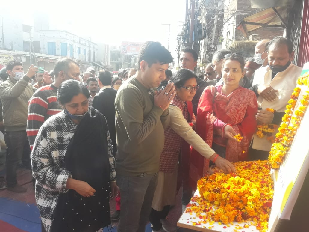 bipin rawat passes away: China and Pakistan were afraid of him, Uttarakhand engulfed in mourning, was given an emotional farewell, photos