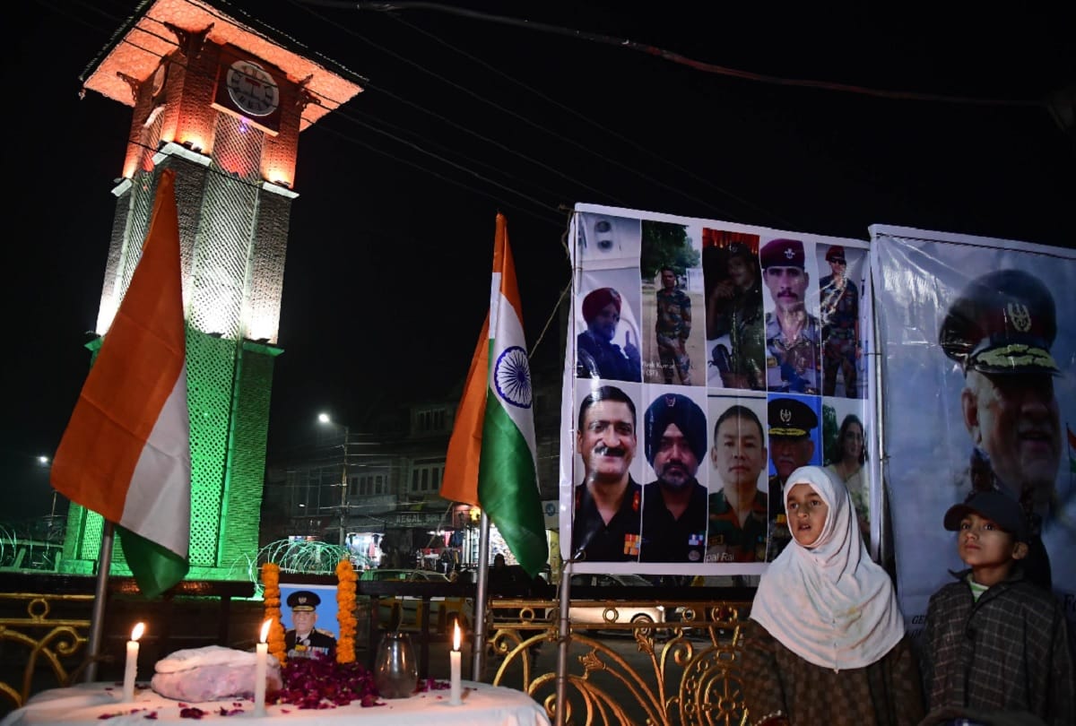 Chinar Corps pays tribute to CDS Bipin Rawat and others in Kashmir, people get emotional