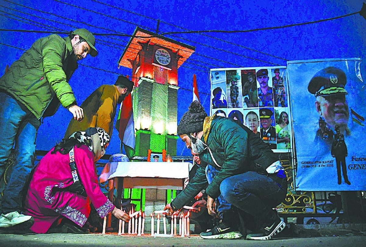 General Bipin Rawat; Tribute paid by lighting candles at Lal Chowk, youth said – you will always be remembered CDS Rawat