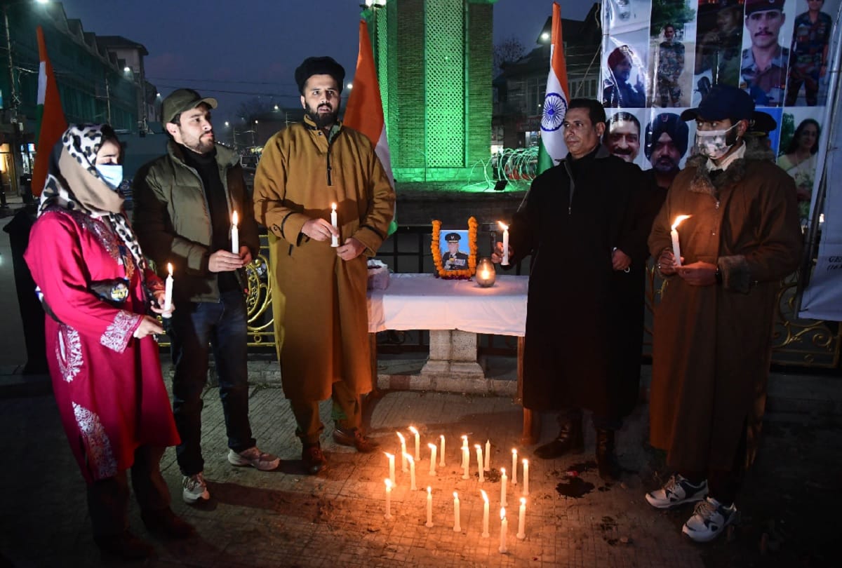 General Bipin Rawat; Tribute paid by lighting candles at Lal Chowk, youth said – you will always be remembered CDS Rawat
