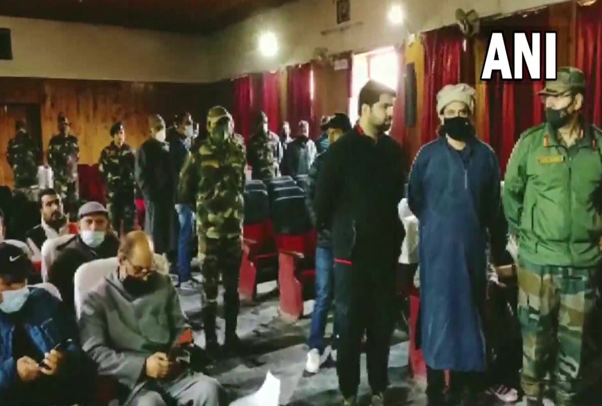 Chinar Corps pays tribute to CDS Bipin Rawat and others in Kashmir, people get emotional