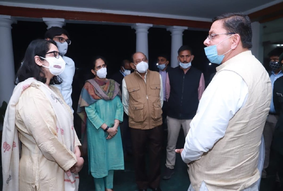 Delhi: Uttarakhand CM met the family members of CDS Rawat, said – irreparable loss to the country