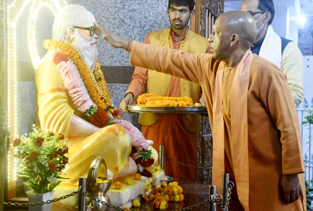 During meeting in Gorakhnath temple CM gave instructions to Administration and Health Department