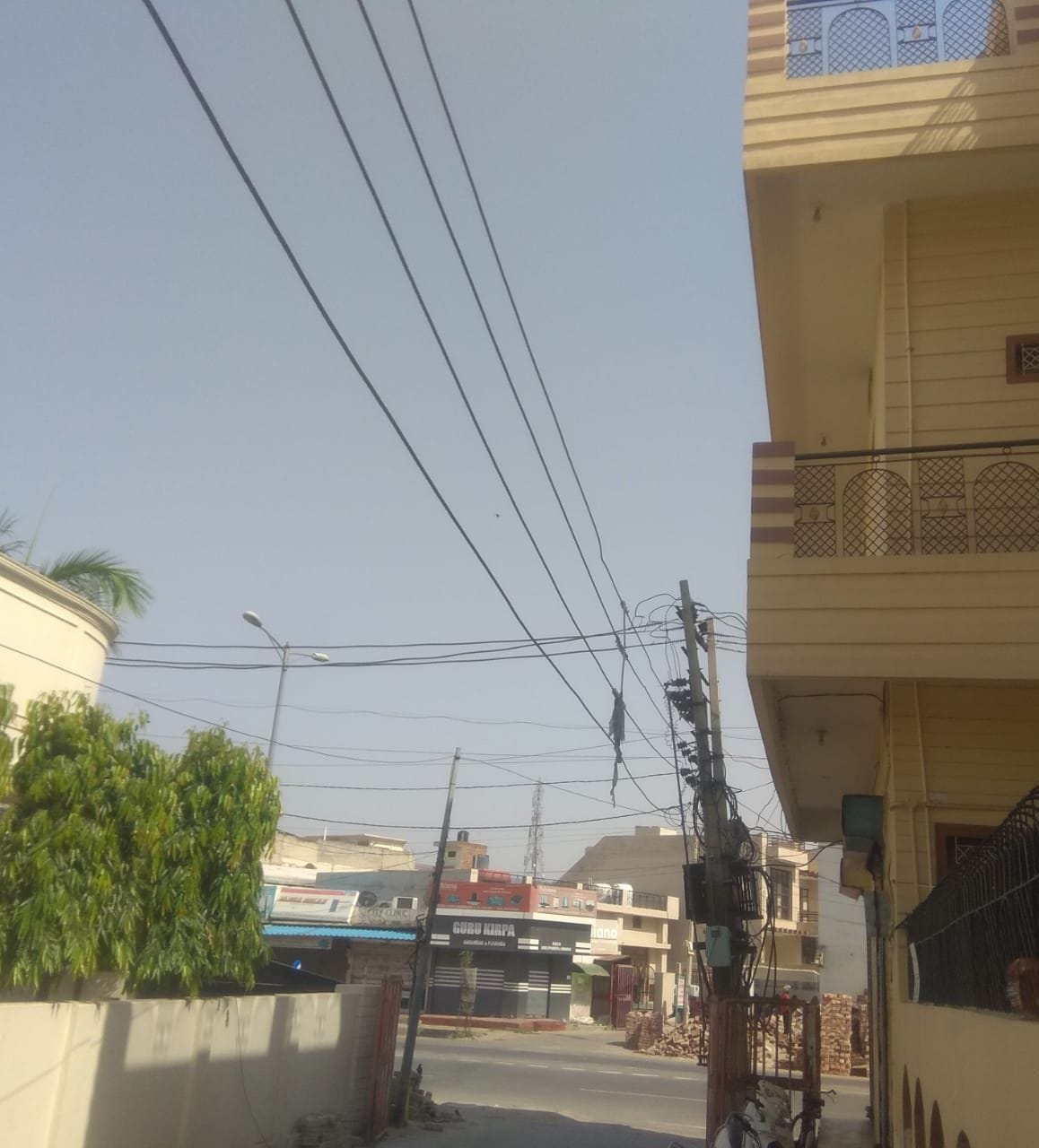 Electricity wires hanging down in colonies, threat to life remains