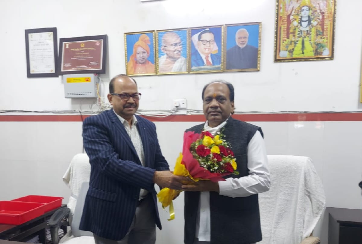 Gorakhpur new CMO Dr. Ashutosh Dubey took charge