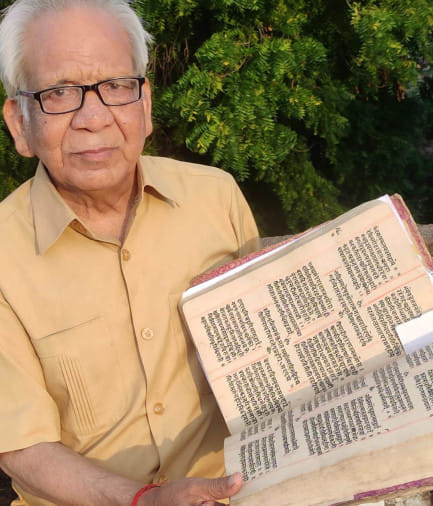 Senior litterateur discovered rare manuscripts