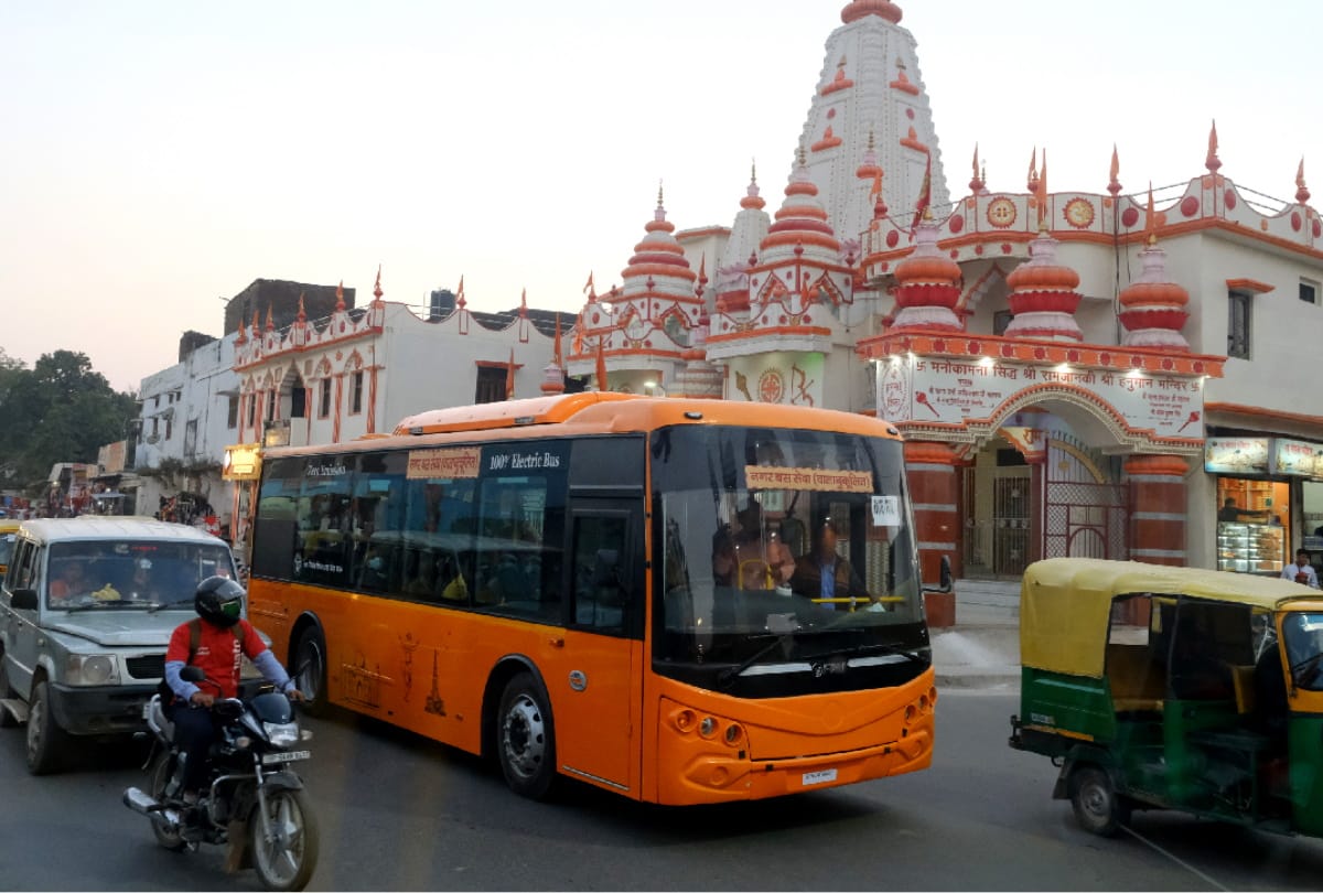 135 people got jobs in Gorakhpur Electric Bus