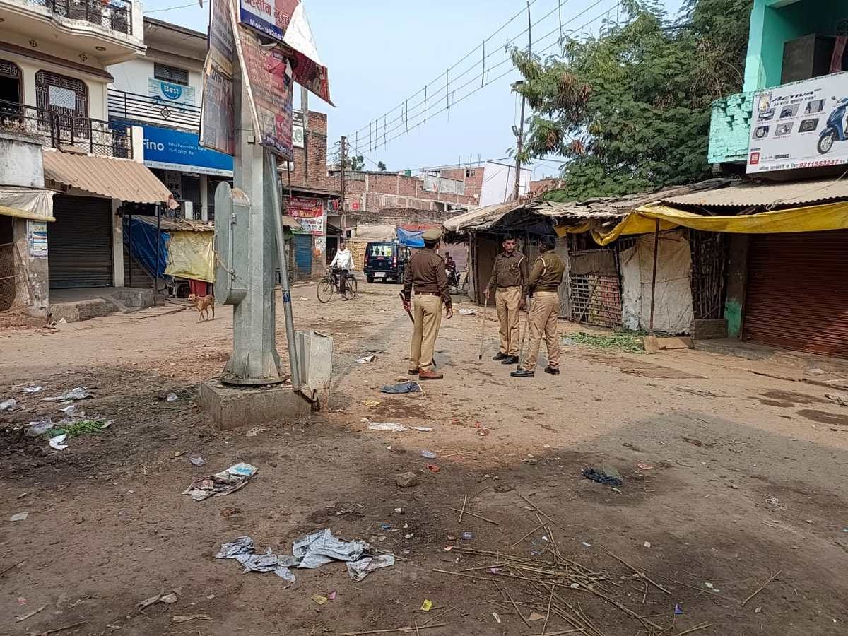 Jaunpur two communities clashed Many injured market closed conditions like undeclared curfew in market in Machhlishahr