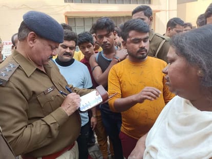 Jaunpur two communities clashed Many injured market closed conditions like undeclared curfew in market in Machhlishahr