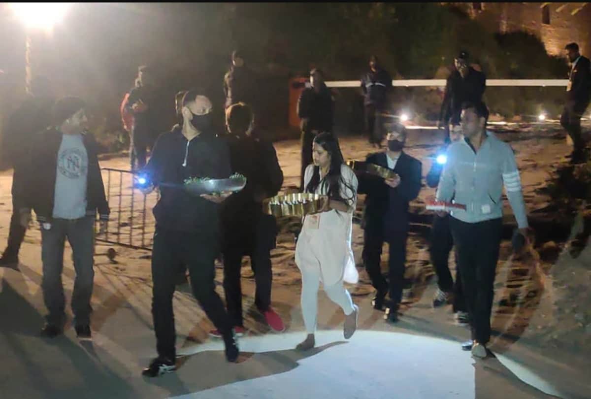 Katrina Kaif Vicky Kaushal first photo after marriage royal style seen in Jaimala