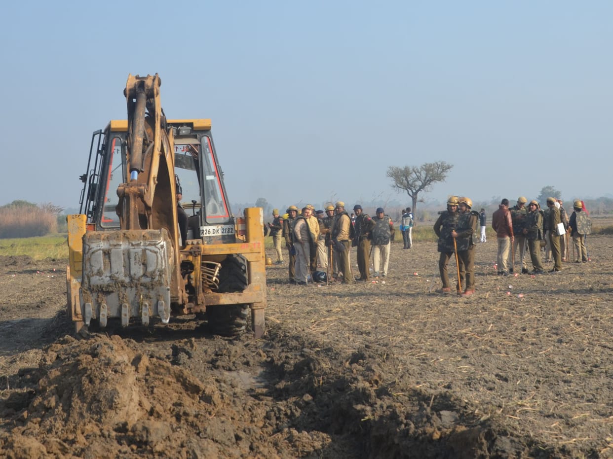 Clear the way for the Green Corridor Project related to seven districts, the administration took possession of the acquired land on the police force