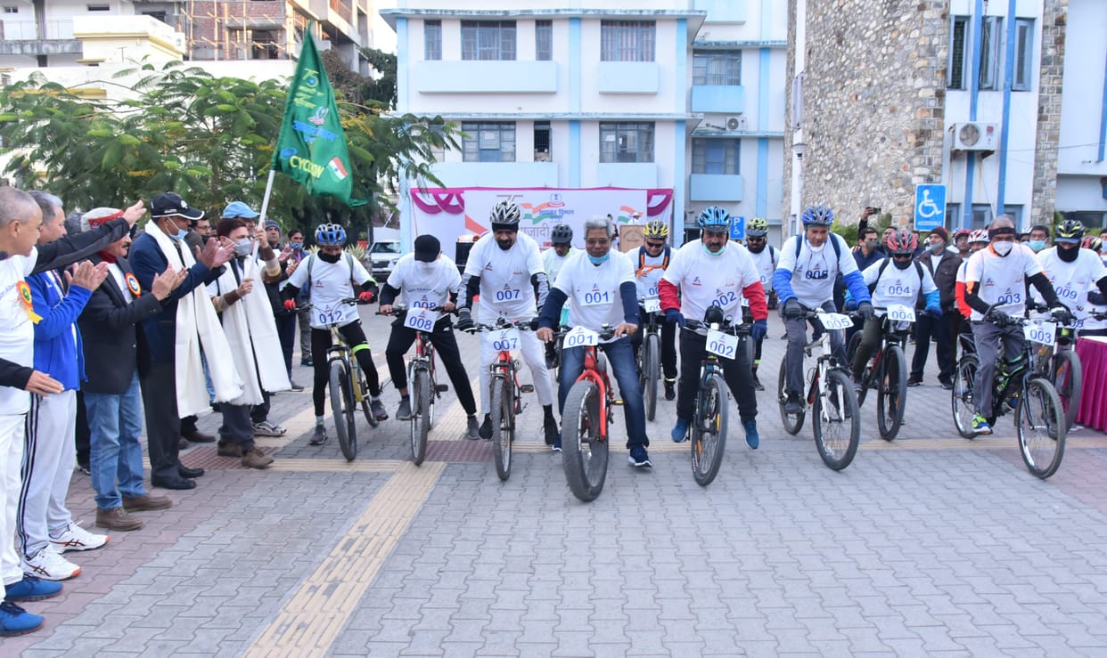 Every class participated in the cycle rally of Income Tax Department