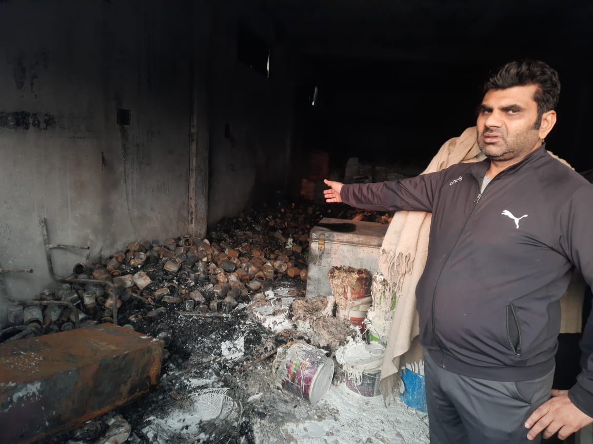 Fire breaks out in furniture and sanitary wares shop