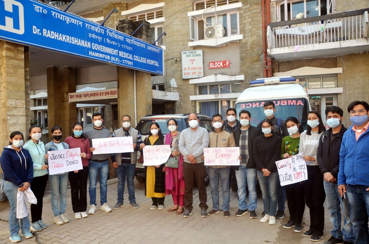 Resident doctors strike, only one doctor in most OPDs, patients in trouble