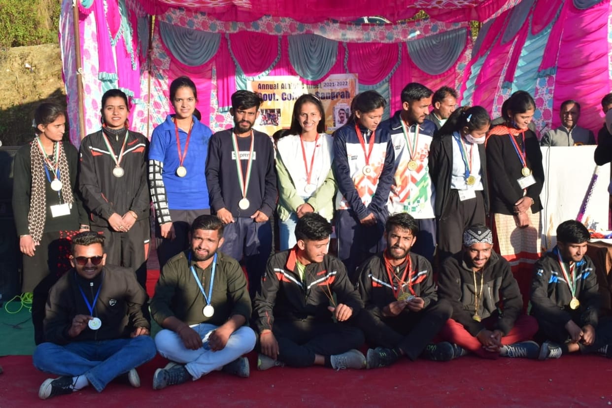 hitender and deepika elected best players in sangdah college sirmaur