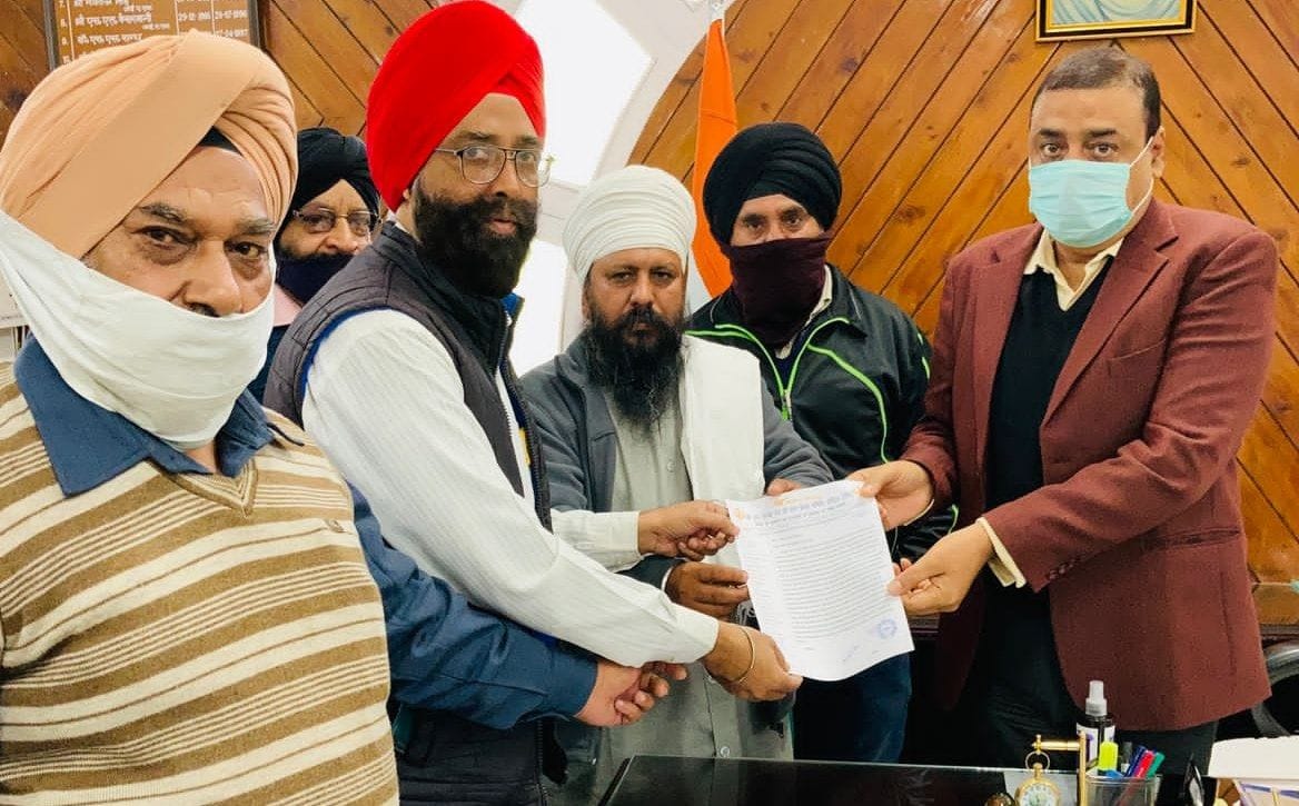 People of Sikh society met DM