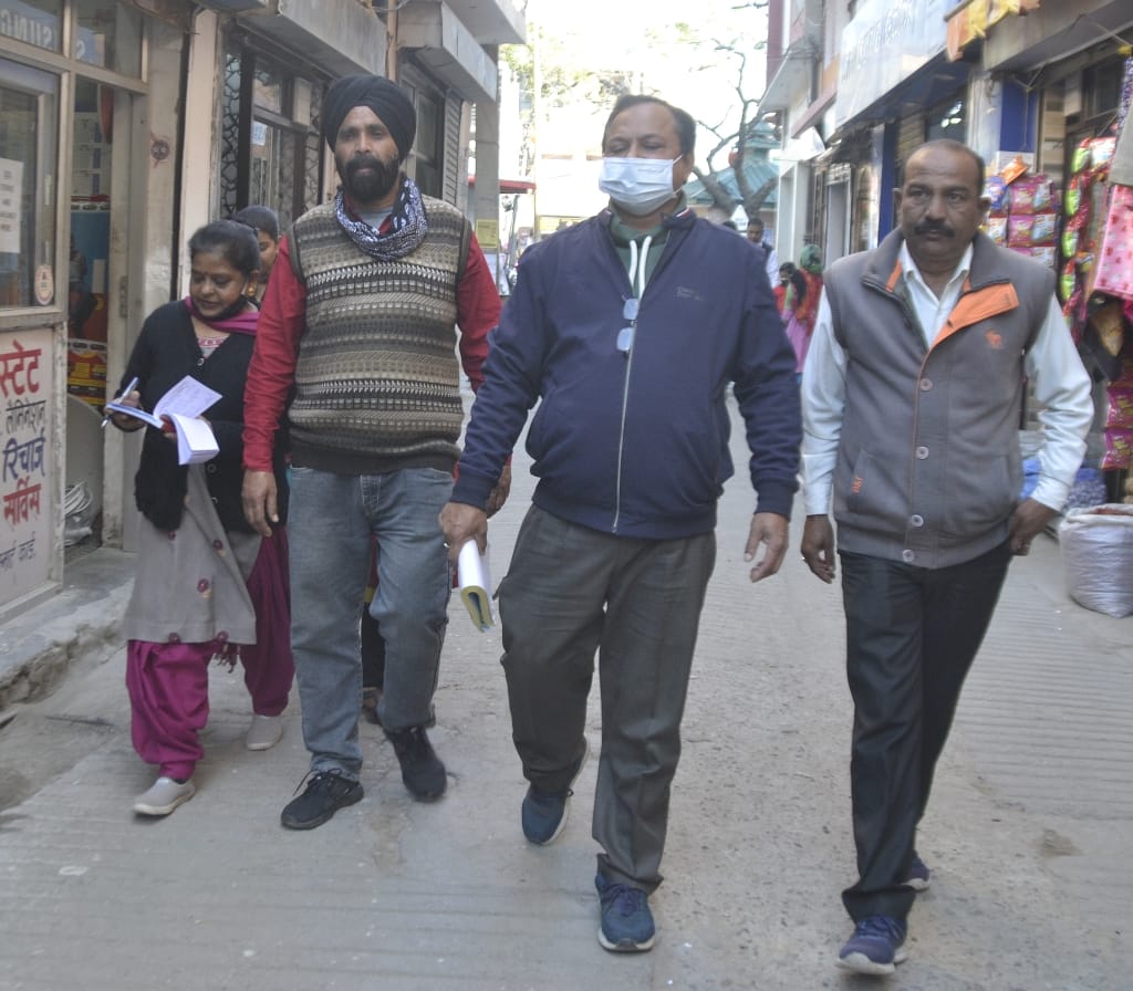 in nahan nagar parisad officers collect 13000  garbage tax