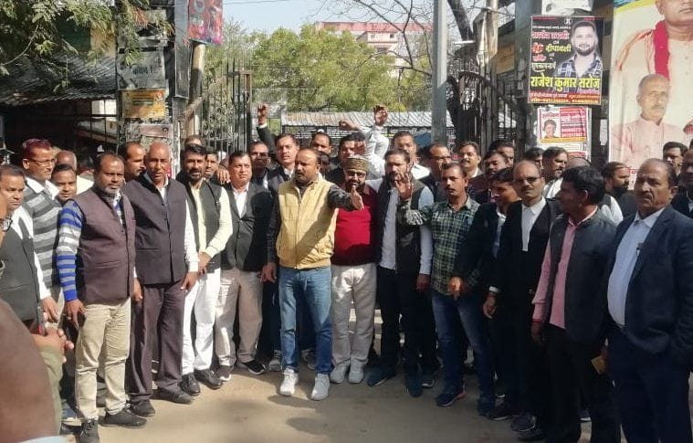 Lawyers lockout for non-arrest of the accused of attack
