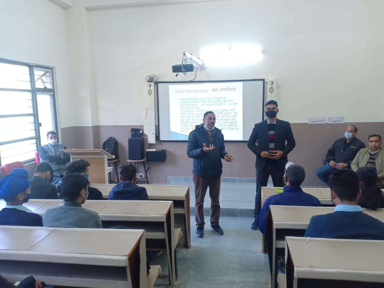 in politecnic college  kalol bilaspur police taugt to student about  cyber crime