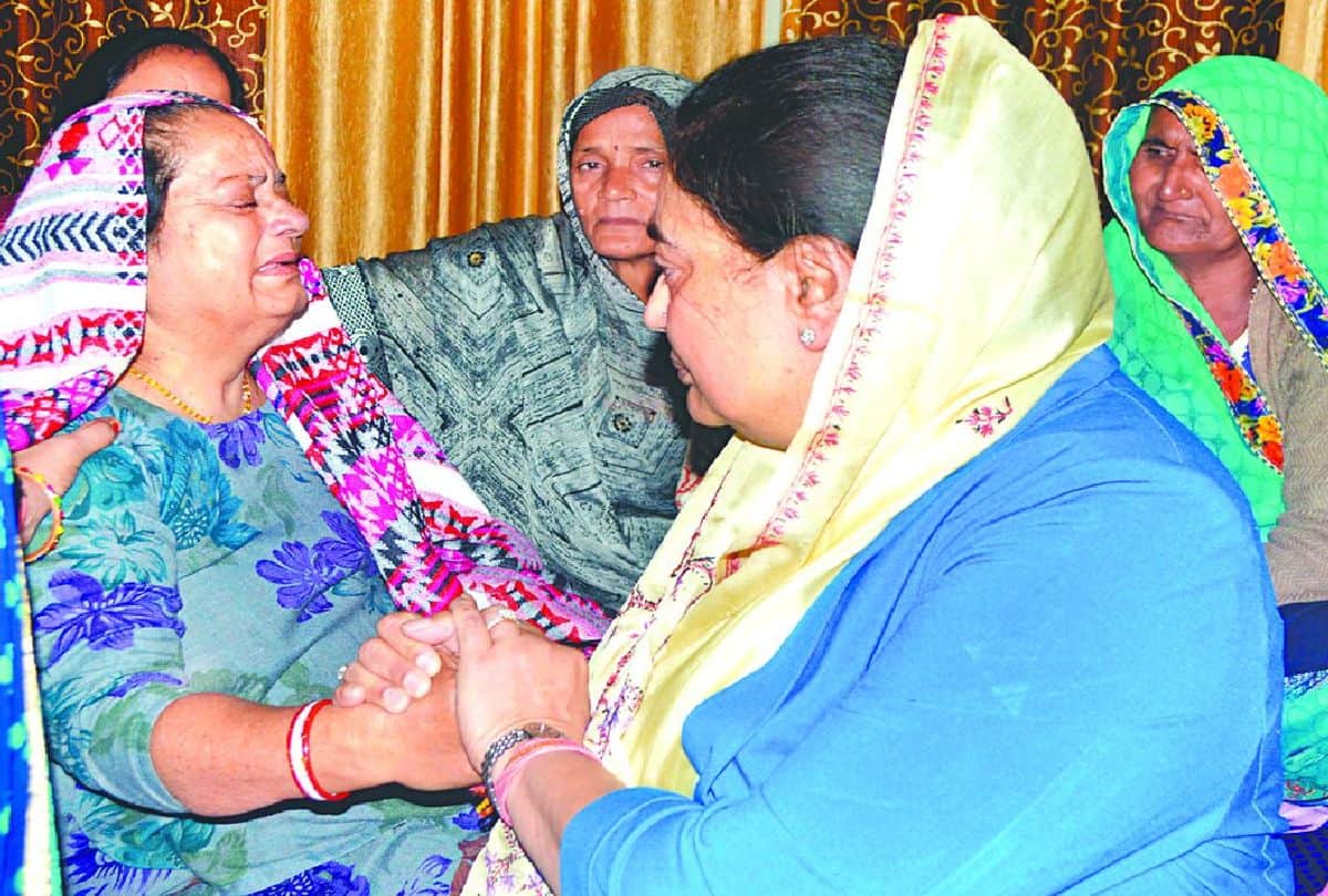 Helicopter Crash News: martyr Wing Commander Prithvi Singh mother crying for son in agra