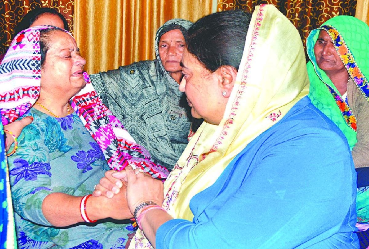Helicopter Crash News: martyr Wing Commander Prithvi Singh mother crying for son in agra