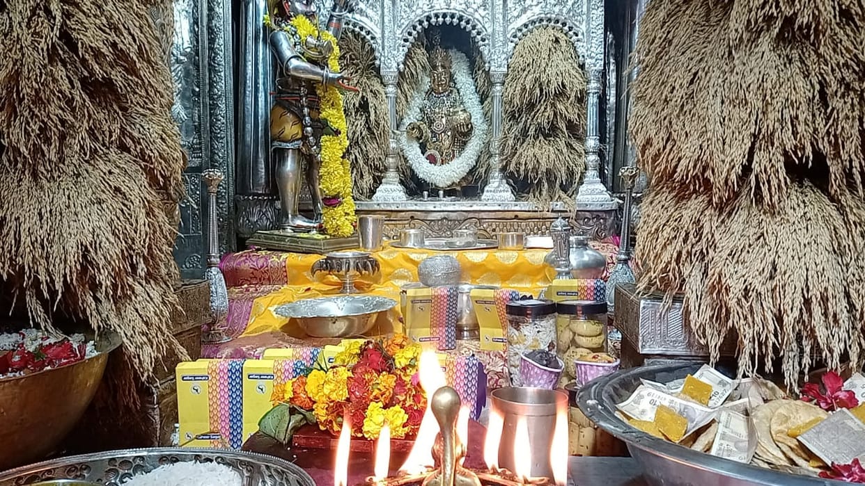 Maa Annapurna Temple kashi Decorated With Paddy crops 17 Day Mahavrat end in varanasi